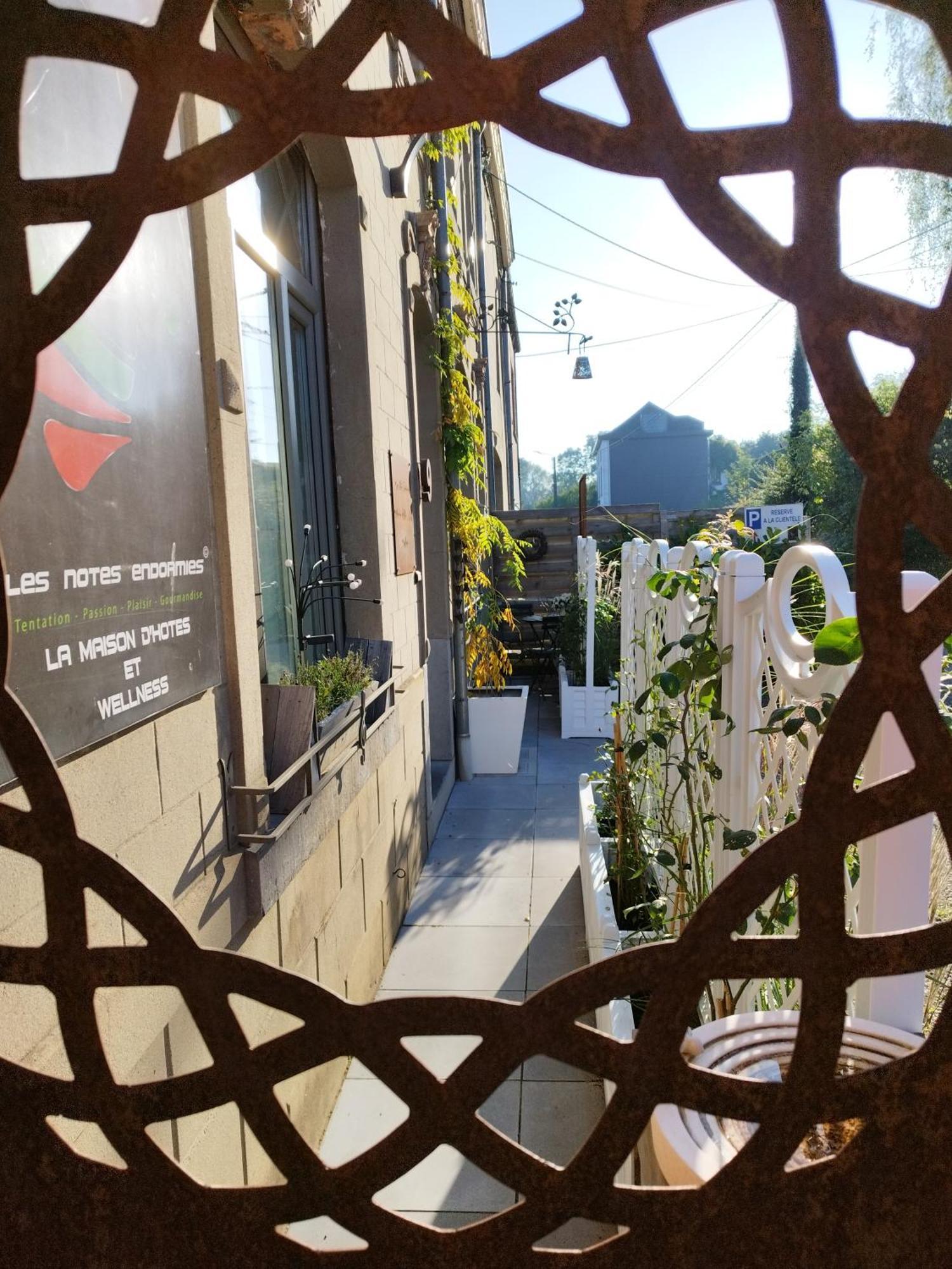 Maison D'Hote Les Notes Endormies Suite Le Refuge Walcourt Exterior photo