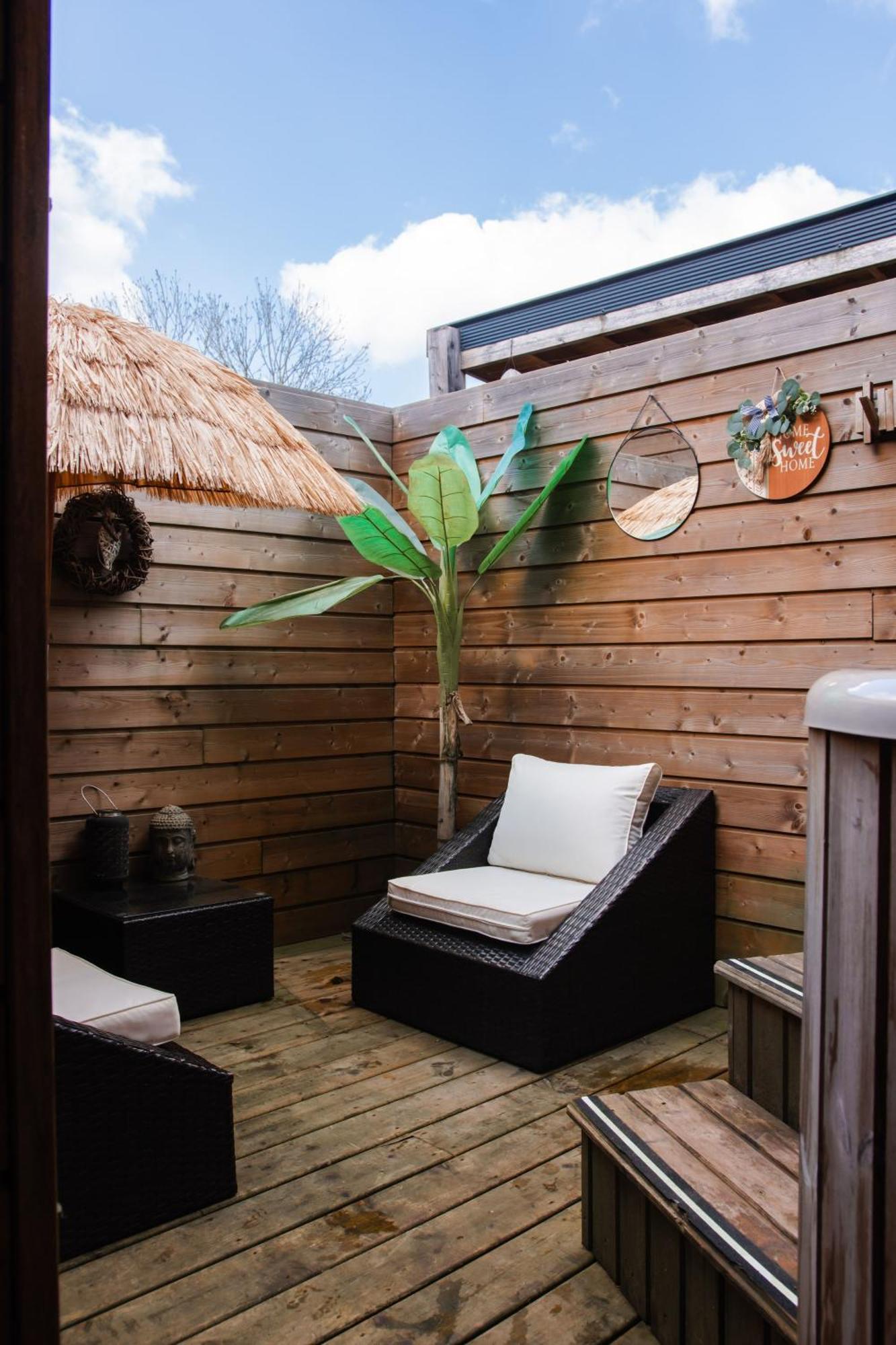 Maison D'Hote Les Notes Endormies Suite Le Refuge Walcourt Exterior photo